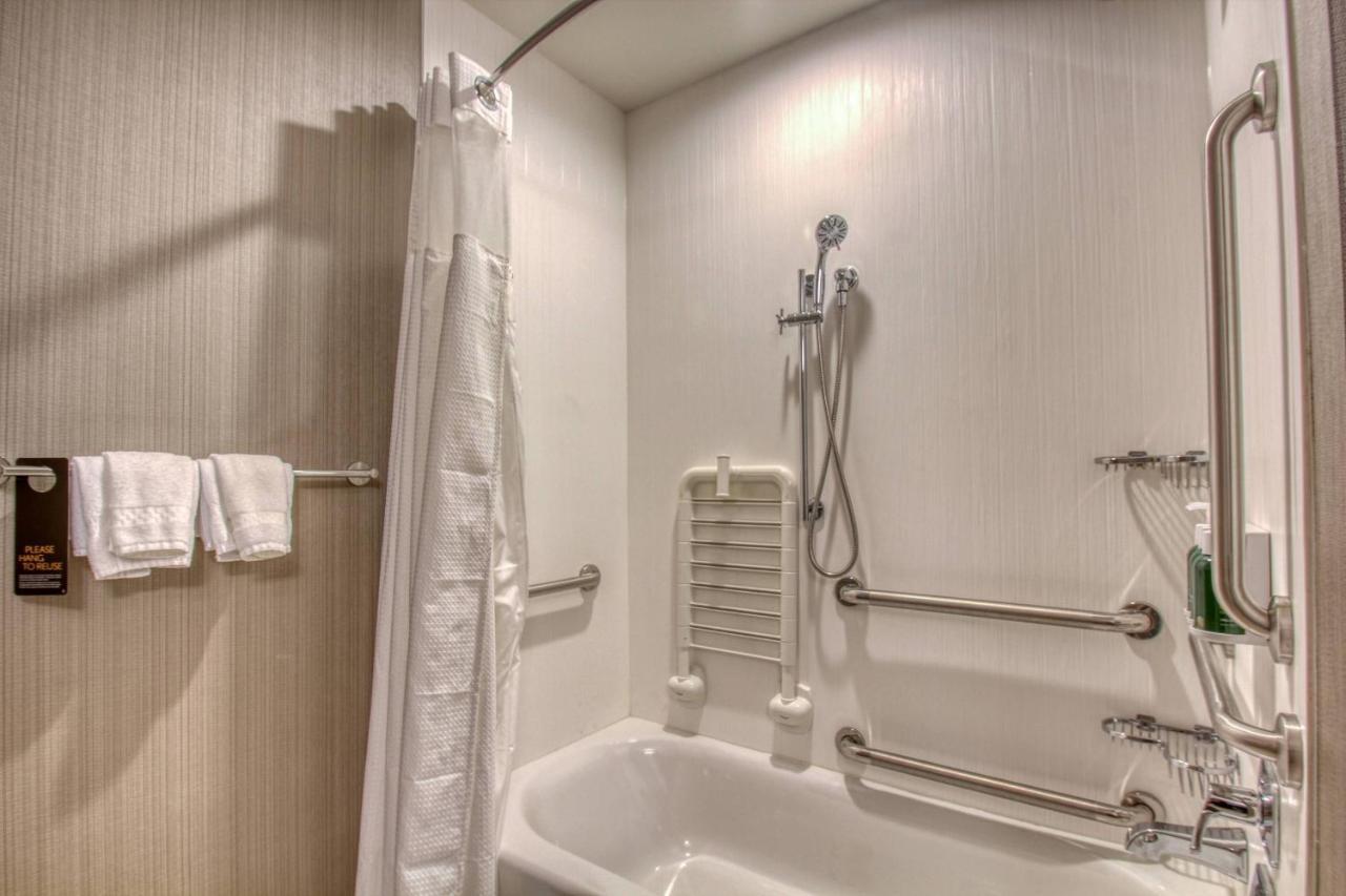 Courtyard By Marriott Fargo Hotel Eksteriør billede